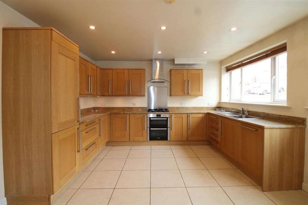 Penfields Road, Stourbridge 3 bed semidetached house £217,500