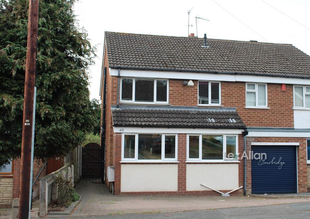 Penfields Road, Stourbridge 3 bed semidetached house £217,500