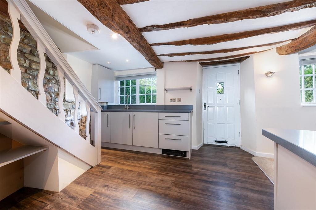 Banbury Road, Warwickshire 3 bed cottage £895 pcm (£207 pw)