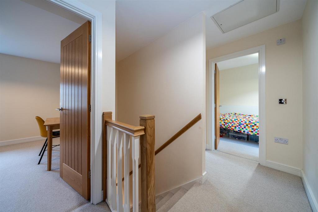 22-Bell-Farm-Close-07799.jpg