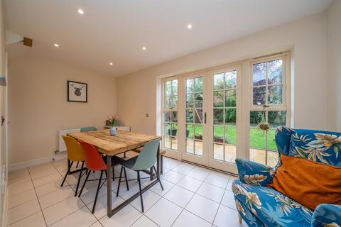 22 Bell Farm Close, Studham, Dunstable, LU6 2QX