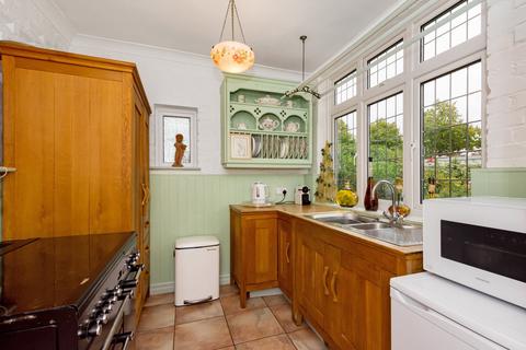 8 The Oval, Sidcup, DA15 9ES