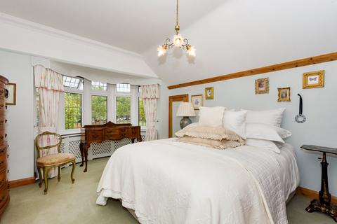 8 The Oval, Sidcup, DA15 9ES