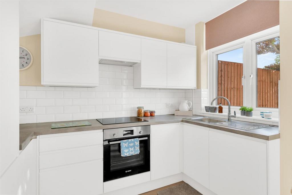 Moorside Road, Bromley 3 bed terraced house for sale £425,000