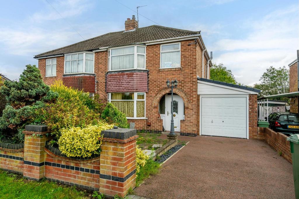 Howard Drive, Rawcliffe, York 3 bed semidetached house for sale £275,000