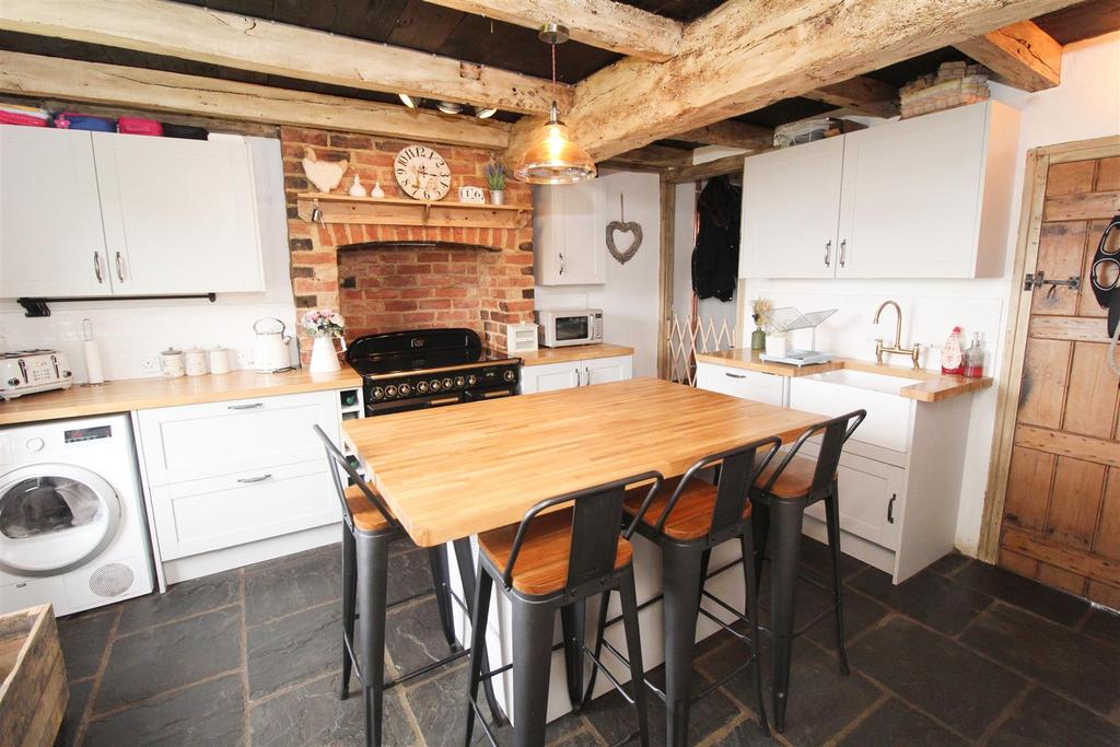 Bullington End, Hanslope, Milton Keynes 3 bed cottage for sale £599,995