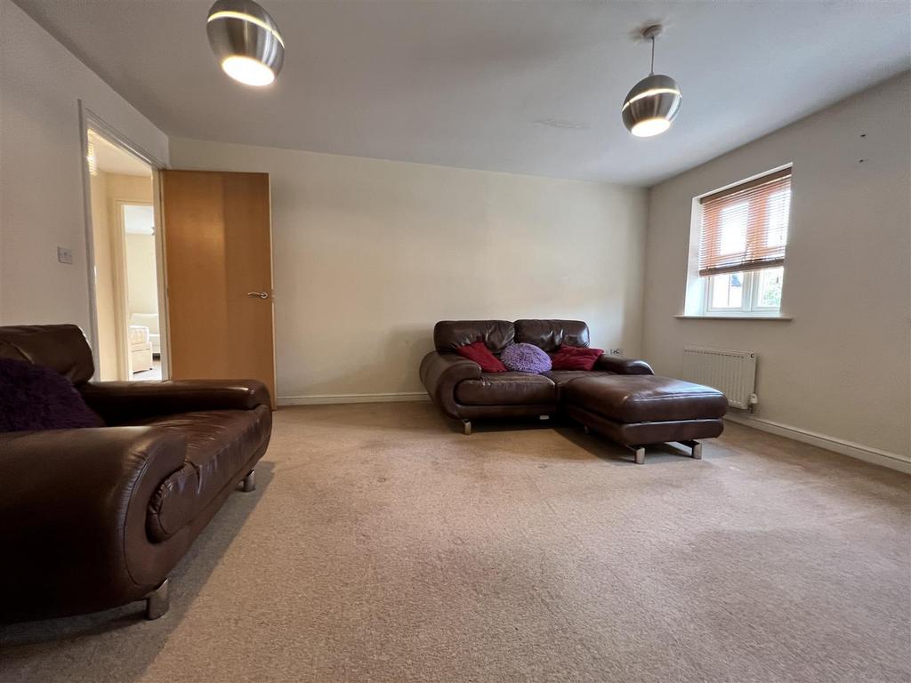 West Green Avenue, Monk Bretton... 2 bed apartment £625 pcm (£144 pw)