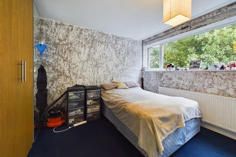 2 bedroom apartment for sale, Devoke Way, Walton-On-Thames