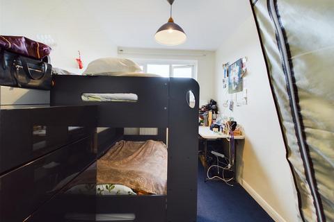 2 bedroom apartment for sale, Devoke Way, Walton-On-Thames