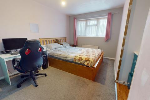 17 Lorton Close, Gravesend, DA12 4EX