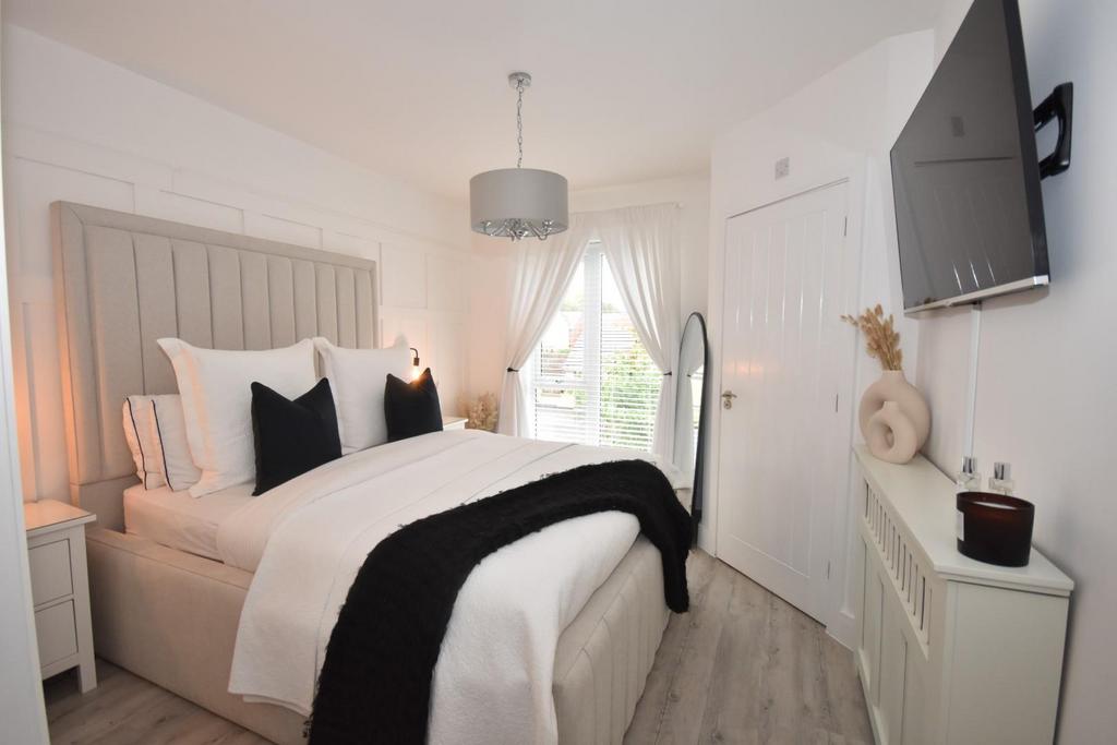 Bedroom 1.jpg