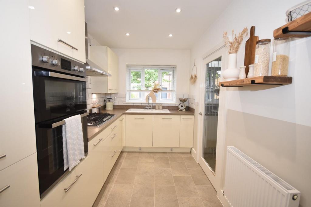 Kitchen 02.jpg
