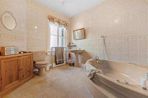Berrybridge House Devenish Road, Ascot, SL5 9SH