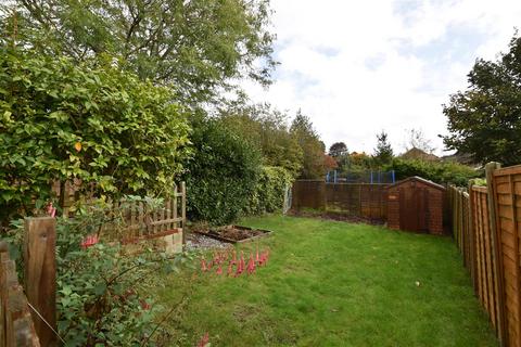 3 bedroom semi-detached house to rent, Burford Road, Horsham