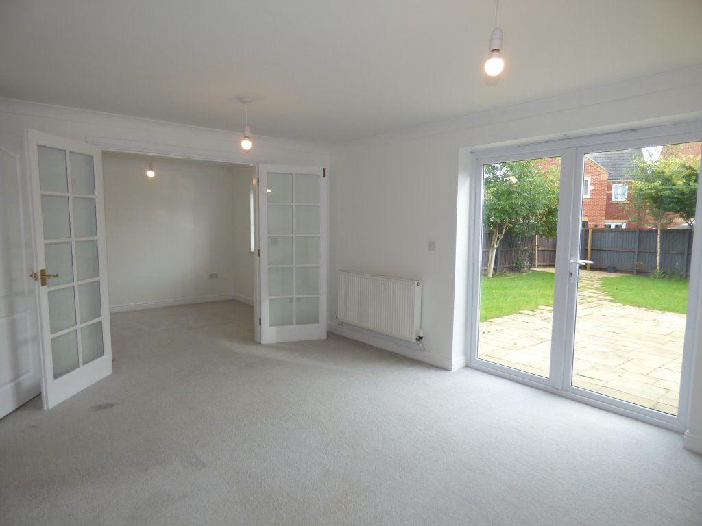 Pennyfields Boulevard, Long Eaton... 4 bed detached house £1,500 pcm