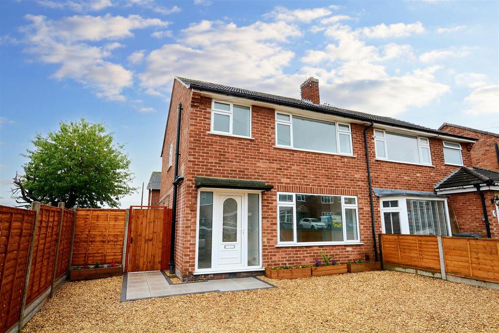 Meadow Crescent, Castle Donington 3 bed semidetached house for sale