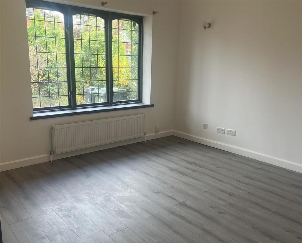 Forest Avenue, Walsall 3 bed semidetached house £1,050 pcm (£242 pw)