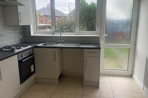 3 bedroom semi-detached house to rent, Forest Avenue, Walsall