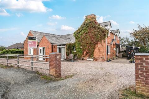 4 bedroom detached house for sale, Arddleen, Llanymynech, SY22.