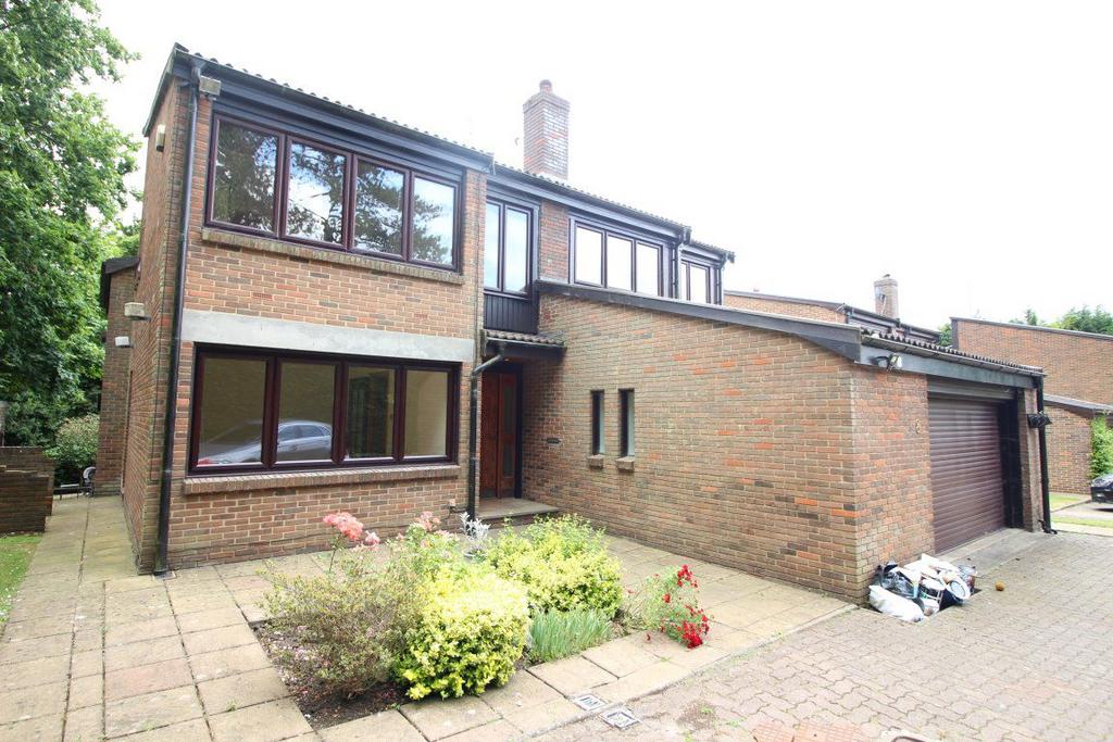 Hartsbourne Close, Bushey Heath 5 bed house £3,250 pcm (£750 pw)