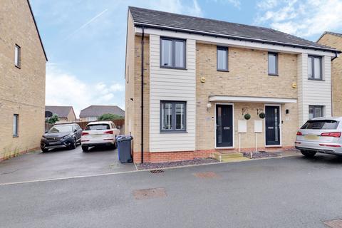 3 bedroom semi-detached house for sale - Belhouse Avenue, Aveley RM15