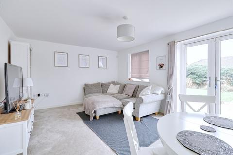 3 bedroom semi-detached house for sale - Belhouse Avenue, Aveley RM15