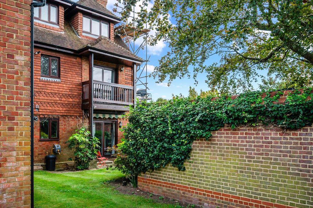 MEADE COURT, 15- (31).jpg