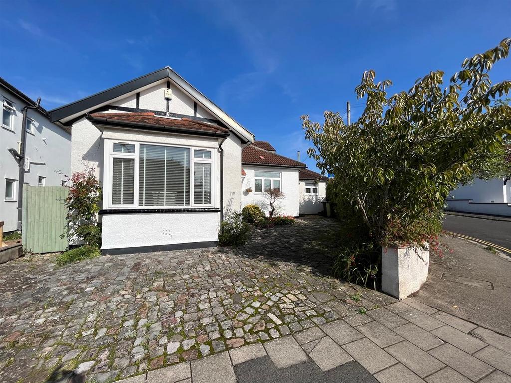 Springfield Grove, Henleaze 5 bed detached house for sale £800,000