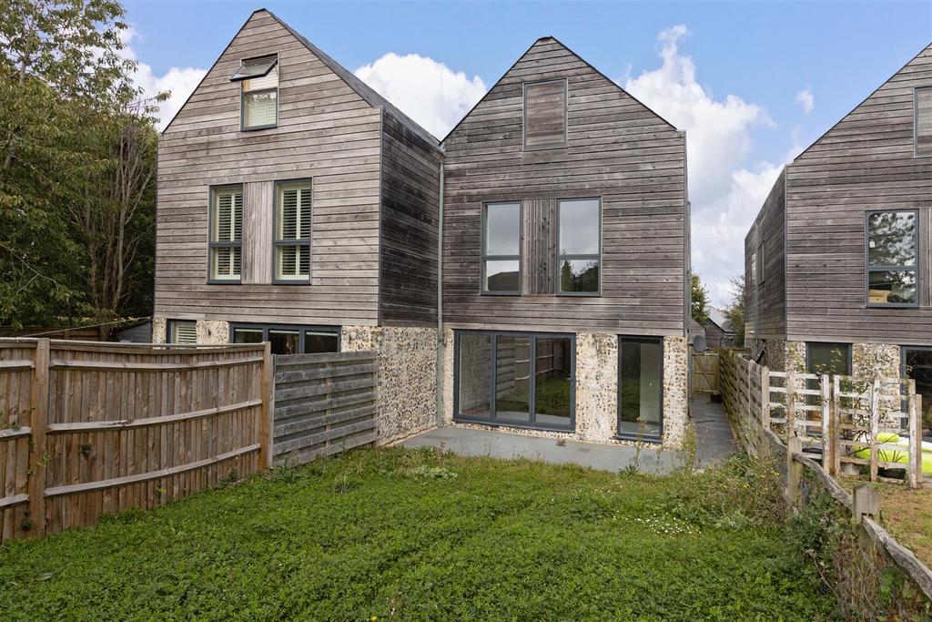 Fulbeck Avenue, Worthing 4 bed semidetached house for sale £450,000