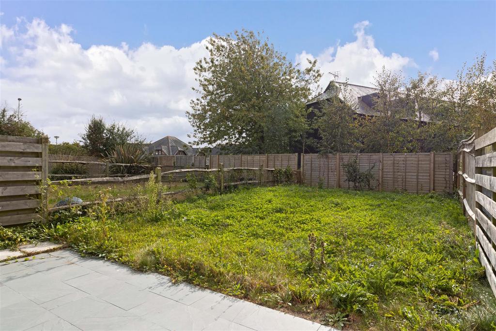 Fulbeck Avenue, Worthing 4 bed semidetached house for sale £450,000