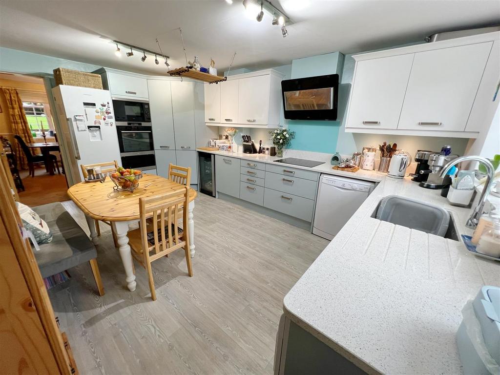 Weston On Avon, StratfordUponAvon 4 bed link detached house for sale