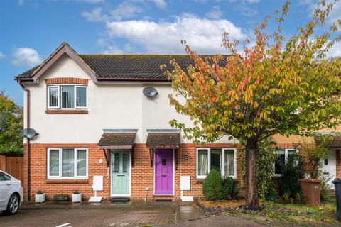 18 Abbots Rise, Redhill, RH1 1LL