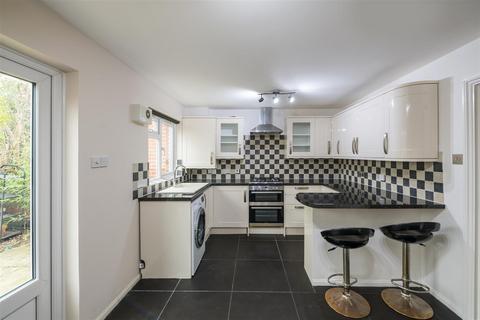 18 Abbots Rise, Redhill, RH1 1LL