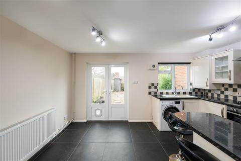 18 Abbots Rise, Redhill, RH1 1LL