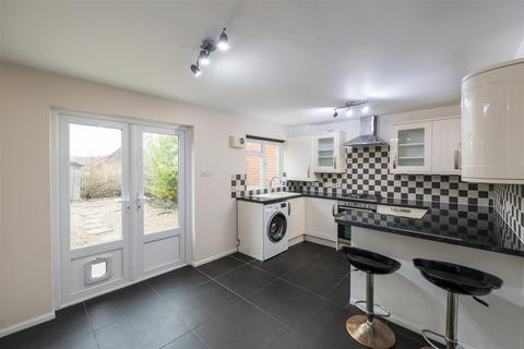 18 Abbots Rise, Redhill, RH1 1LL