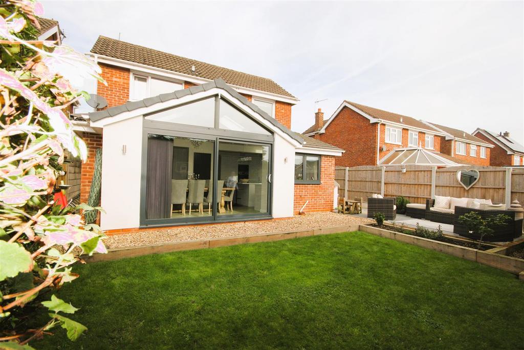 Tuscan Close, Cheadle 3 bed detached house for sale £295,000