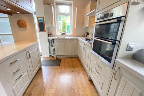 16 Mount Road, Marsden, Huddersfield, HD7 6HP