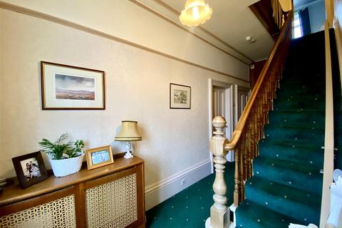 16 Mount Road, Marsden, Huddersfield, HD7 6HP