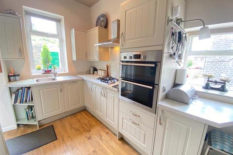 16 Mount Road, Marsden, Huddersfield, HD7 6HP