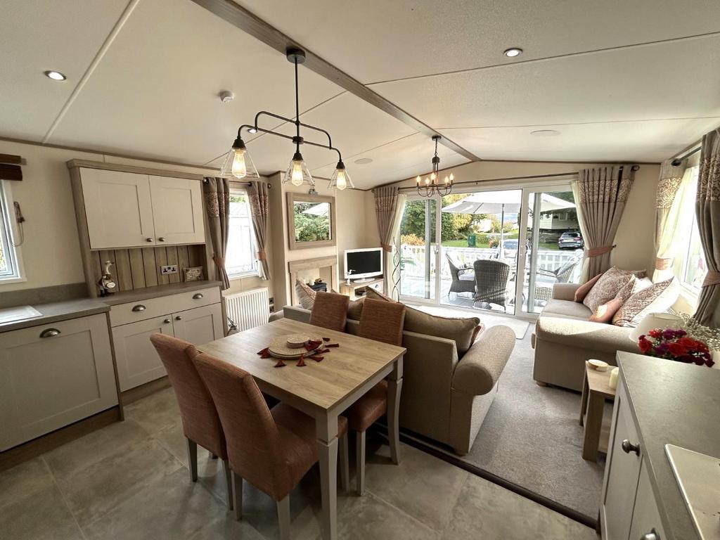 Dining Area.JPG