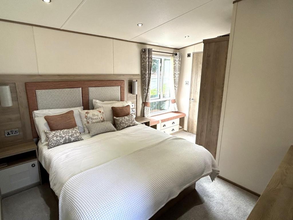Main Bedroom 1.JPG