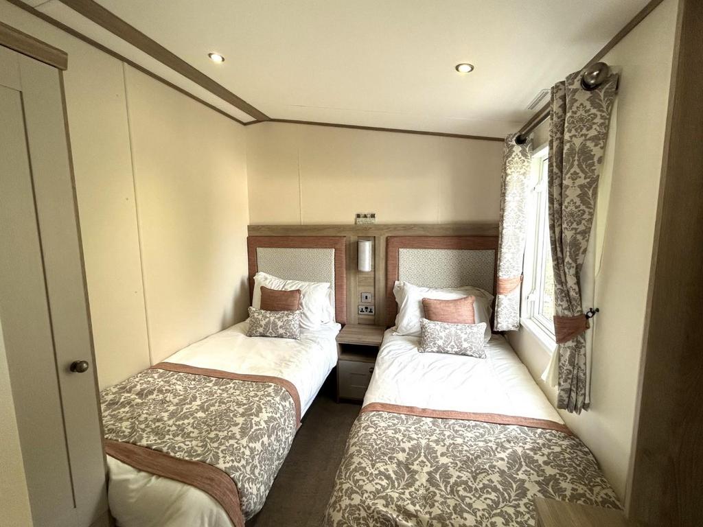 Twin Room.JPG