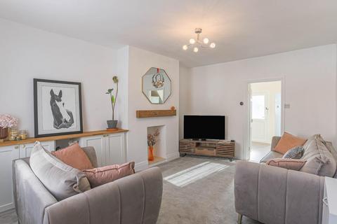 15 Avenue Grove, Harrogate, HG2 7PD