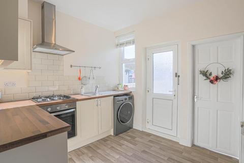 15 Avenue Grove, Harrogate, HG2 7PD