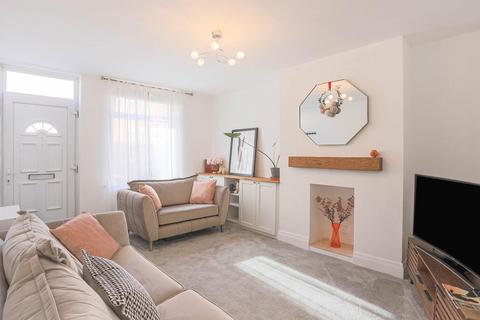 15 Avenue Grove, Harrogate, HG2 7PD