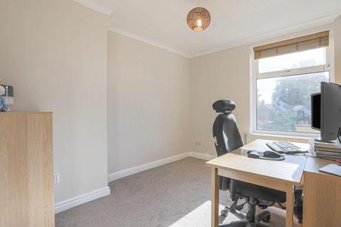 15 Avenue Grove, Harrogate, HG2 7PD