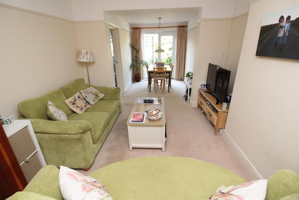 Buxton Crescent, Cheam, Sutton 1 bed flat £1,350 pcm (£312 pw)