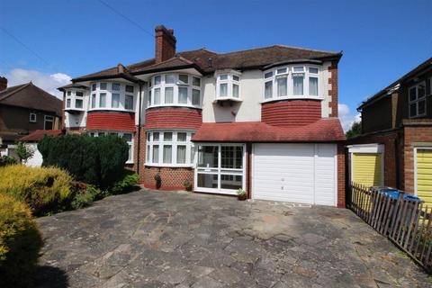 32 Leyfield, Worcester Park, KT4 7LR