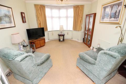 32 Leyfield, Worcester Park, KT4 7LR
