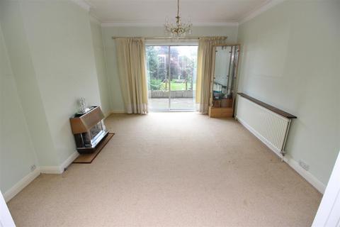32 Leyfield, Worcester Park, KT4 7LR